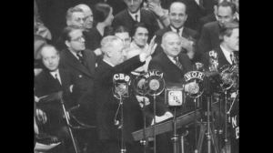 Rabbi Wise, Al Smith and others at 1933 rally. (Framepool Stock Footage.)