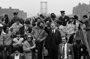 Ed Koch at the Williamsburg Bridge, urging commuters to break the strike by walking to work. Koch visited bridges every morning and evening during the 11-day strike.